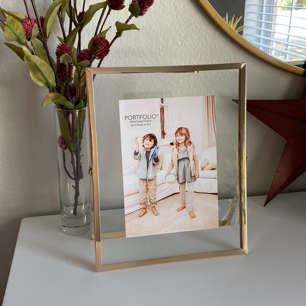 Gold Metal Frame, 8x10, Floats 5x7 Size Photos